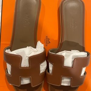 Hermès Oran sandal in gold.